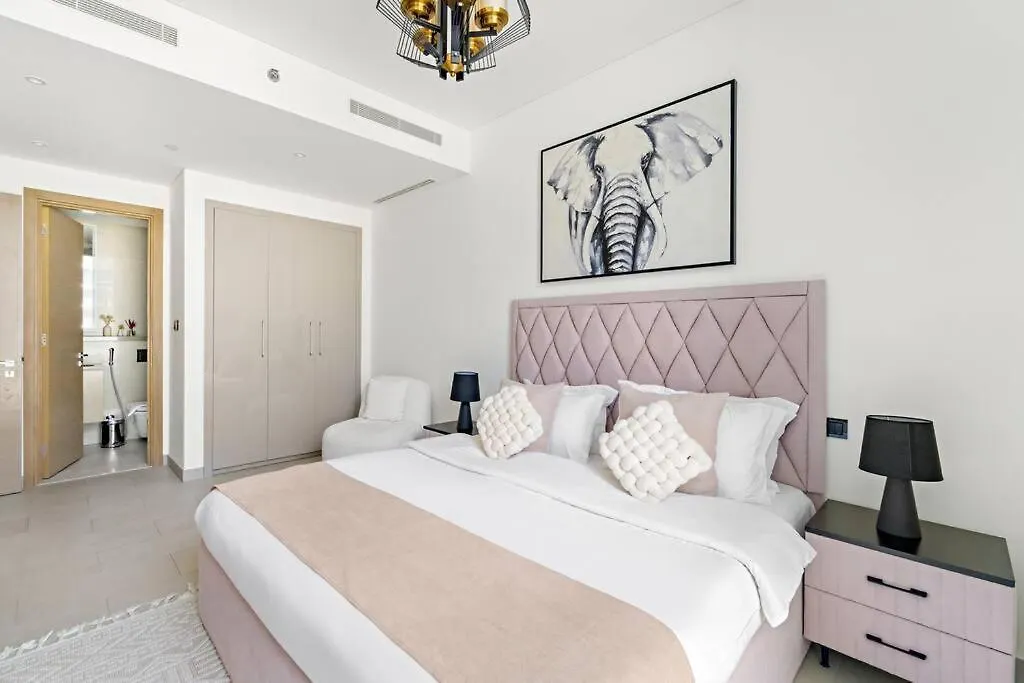 First Class 2Br Lavish Living Dubai