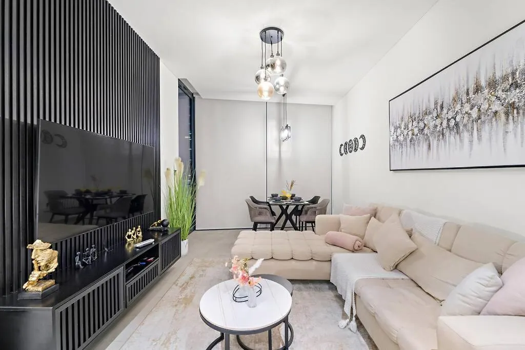 First Class 2Br Lavish Living Dubai 0*,  United Arab Emirates