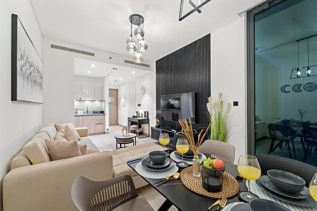 First Class 2Br Lavish Living Dubai Apartment