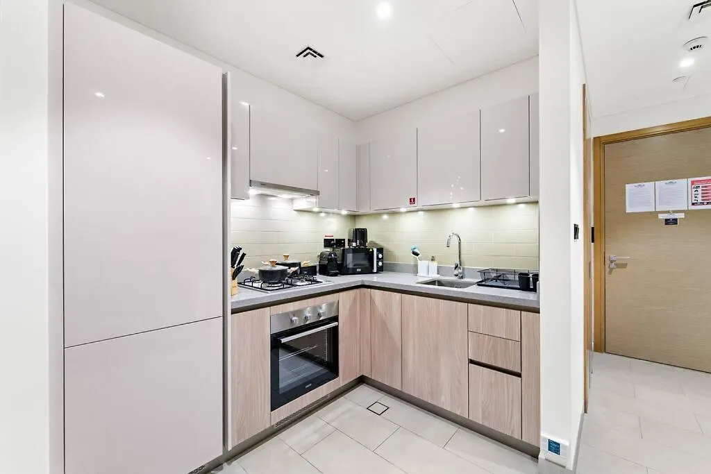 First Class 2Br Lavish Living Dubai United Arab Emirates